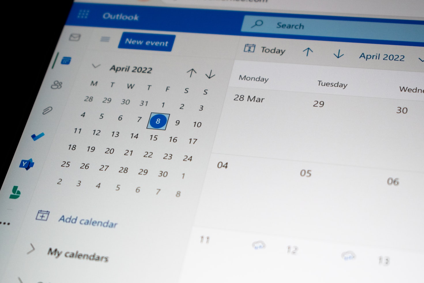Streamlining Task Management with Todoist and Outlook